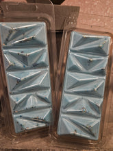Load image into Gallery viewer, Spring Ignite - Wax melt geode clamshell