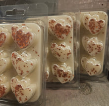 Load image into Gallery viewer, soy wax melt double heart clamshell - gift idea, birthday gift, gifts for her, gifts for him , scented gift