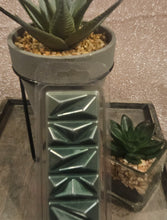 Load image into Gallery viewer, Winter Berries Scented Wax Melt - Geode Clamshell