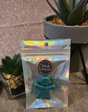 Load image into Gallery viewer, Gingerbread Man Wax Melt – 9g Handmade Soy Wax | Festive Christmas Scent | Holographic Gift Bag | Ready Made or Made to Order