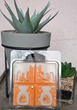 Load image into Gallery viewer, Pumpkin Pie Scented Wax Melts - Burner Clamshell