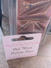 Load image into Gallery viewer, Oud Wood Scented Wax Melts -Geode Clamshell