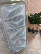Load image into Gallery viewer, Spa Scented Wax Melts -Geode Clamshell