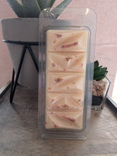 Load image into Gallery viewer, Golden muskScented Wax Melts -Geode Clamshell