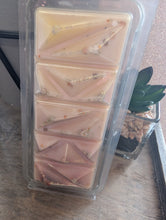 Load image into Gallery viewer, Pina Colada Wax Melt | 50g Geode Clamshell | Tropical Coconut & Pineapple