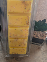Load image into Gallery viewer, Foam Banana Scented Wax Melts - 5 cell Clamshell