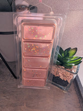 Load image into Gallery viewer, Vanilla Blossom Scented Wax Melts - 5 cell Clamshell