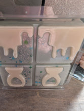 Load image into Gallery viewer, snow globe Scented Wax Melts - Burner Clamshell