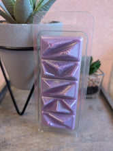 Load image into Gallery viewer, Dreams Scented Wax Melts - geode Clamshell