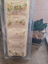 Load image into Gallery viewer, Blooming Daisy Scented Wax Melts - bow Clamshell