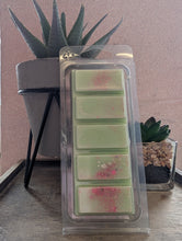Load image into Gallery viewer, freesia & pear Scented Wax Melts - 5 cell Clamshell