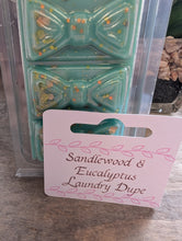 Load image into Gallery viewer, Sandlewood & Eucalyptus Scented Wax Melts -bow Clamshell