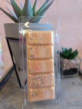 Load image into Gallery viewer, Miss Million Scented Wax Melts - 5 cell Clamshell