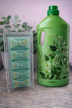 Load image into Gallery viewer, Eucalyptus Grove Scented Wax Melts -bow Clamshell
