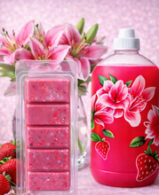 Load image into Gallery viewer, Strawberry & Lily Wax Melt Snap Bar | 50g Soy Wax Clamshell