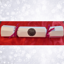 Load image into Gallery viewer, Handmade Christmas Cracker with Wax Melt Samples or Snapbar