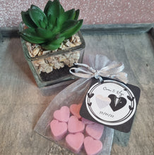 Load image into Gallery viewer, soy wax melt wedding favor in organza bag with personalized tag - favor idea, wedding gift for guests, wedding favor ideas
