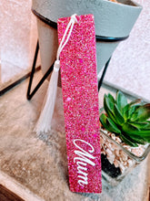 Load image into Gallery viewer, mum resin bookmark.