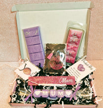Load image into Gallery viewer, mother's day / mum gift box. includes bookmark, pocket hug, pendant, and soy wax melts