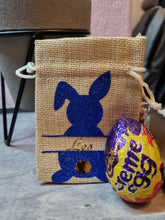 Load image into Gallery viewer, Personalized Easter Jute Bag β Small Gift Bag with Bunny Design β Custom Easter Treat Bag β Filled or Unfilled