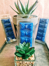 Load image into Gallery viewer, blue raspberry slush - wax melt bow clamshell