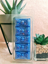 Load image into Gallery viewer, blue raspberry slush - wax melt bow clamshell
