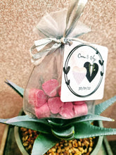 Load image into Gallery viewer, soy wax melt wedding favor in organza bag with personalized tag - favor idea, wedding gift for guests, wedding favor ideas