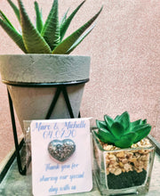 Load image into Gallery viewer, Personalised Wedding Favour Pocket Hug β Custom Resin Heart