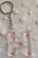 Load image into Gallery viewer, Resin letter keyring with flowers