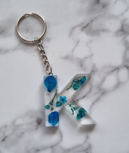 Load image into Gallery viewer, Resin letter keyring with flowers