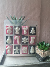 Load image into Gallery viewer, Christmas Wax Melt Sets โ 12 Festive Scents | Handmade Soy Wax Melts | Perfect Christmas Gift or Stocking Filler