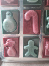 Load image into Gallery viewer, Christmas Wax Melt Sets โ 12 Festive Scents | Handmade Soy Wax Melts | Perfect Christmas Gift or Stocking Filler