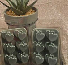 Load image into Gallery viewer, Christmas Tree Scented Wax Melts - Double Heart Clamshell
