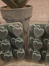 Load image into Gallery viewer, Christmas Tree Scented Wax Melts - Double Heart Clamshell
