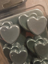 Load image into Gallery viewer, Christmas Tree Scented Wax Melts - Double Heart Clamshell
