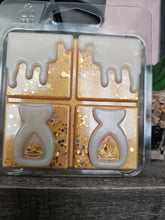 Load image into Gallery viewer, Spanish gold Scented Wax Melts - Burner Clamshell
