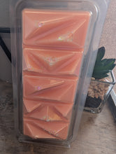 Load image into Gallery viewer, Peaches &amp; cream Scented Wax Melts -Geode Clamshell
