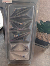 Load image into Gallery viewer, Black coconut Scented Wax Melts -Geode Clamshell

