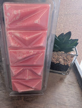 Load image into Gallery viewer, Touch of pink  Scented Wax Melts -Geode Clamshell
