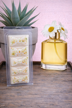 Load image into Gallery viewer, Blooming Daisy Scented Wax Melts - bow Clamshell
