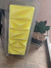 Load image into Gallery viewer, Sherbet Lemon Scented Wax Melts -Geode Clamshell
