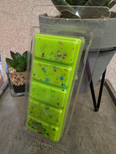 Load image into Gallery viewer, Island Escape – 50g Wax Melt Clamshell
