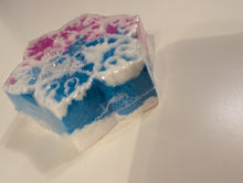 Load image into Gallery viewer, Snowflake Bath Bomb | 200g Winter Bath Fizzy | Snow Scent | Christmas Gift image 2
