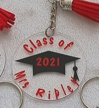 Load image into Gallery viewer, Class of 2025 Keyring – Personalised Graduation Gift – School Leaver Gift – Uni &amp; College Graduation – Custom Year – Bulk Available
