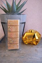 Load image into Gallery viewer, Golden goddess Scented Wax Melts - 5 cell Clamshell
