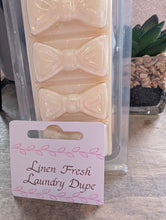 Load image into Gallery viewer, Fresh linen scented Wax Melts -bow Clamshell
