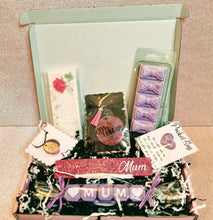 Load image into Gallery viewer, mother's day / mum gift box. includes bookmark, pocket hug, pendant, and soy wax melts
