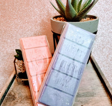Load image into Gallery viewer, Happy Mother's Day Soy Wax Melt Snap Bar – Customizable Colors &amp; Scents | Perfect Gift for Mum
