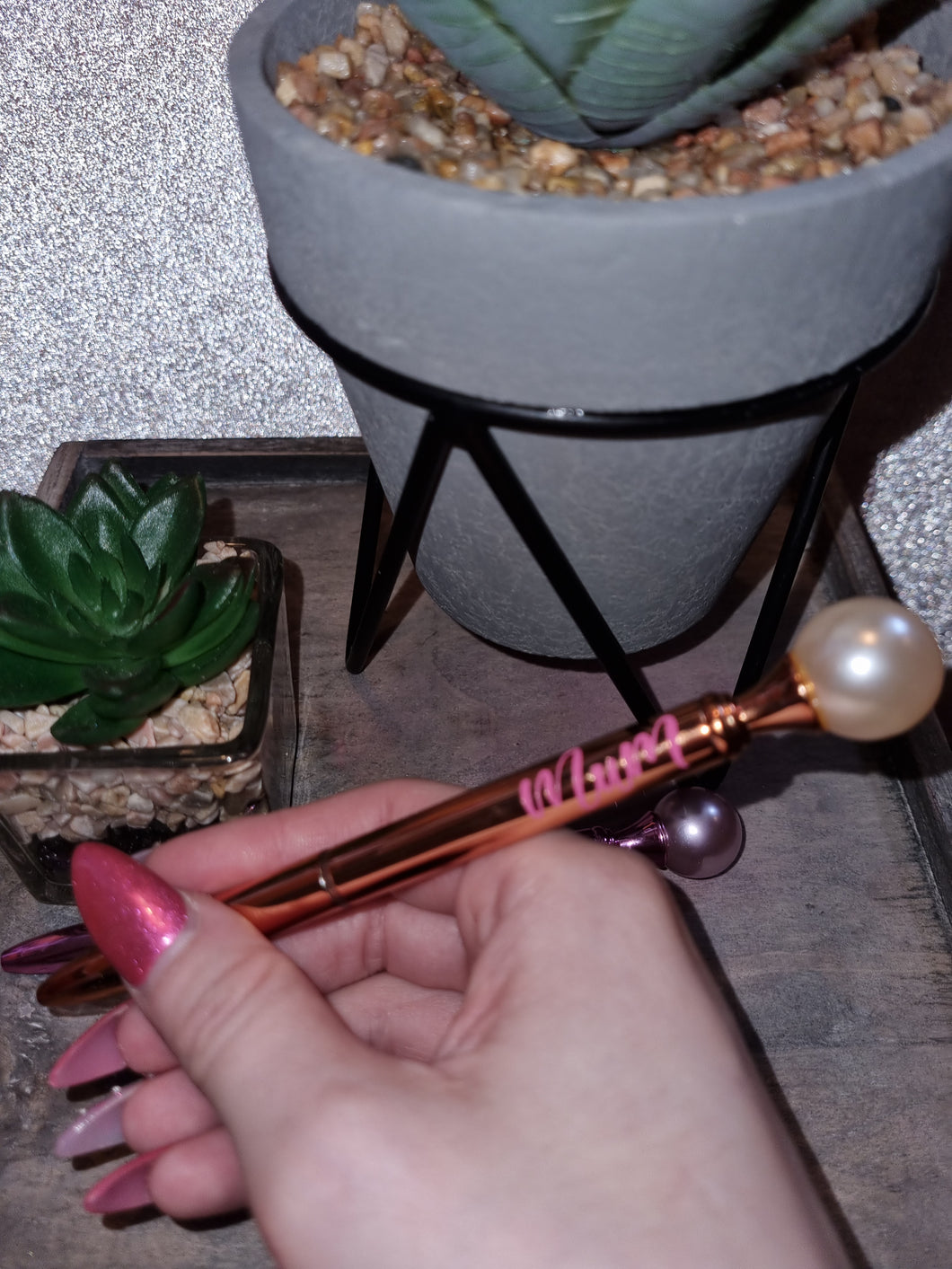 Personalized pen with pearl top